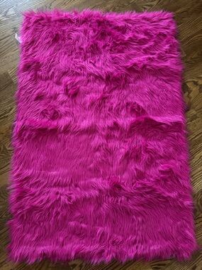 Vibrant Fuchsia Faux Fur Throw Rug